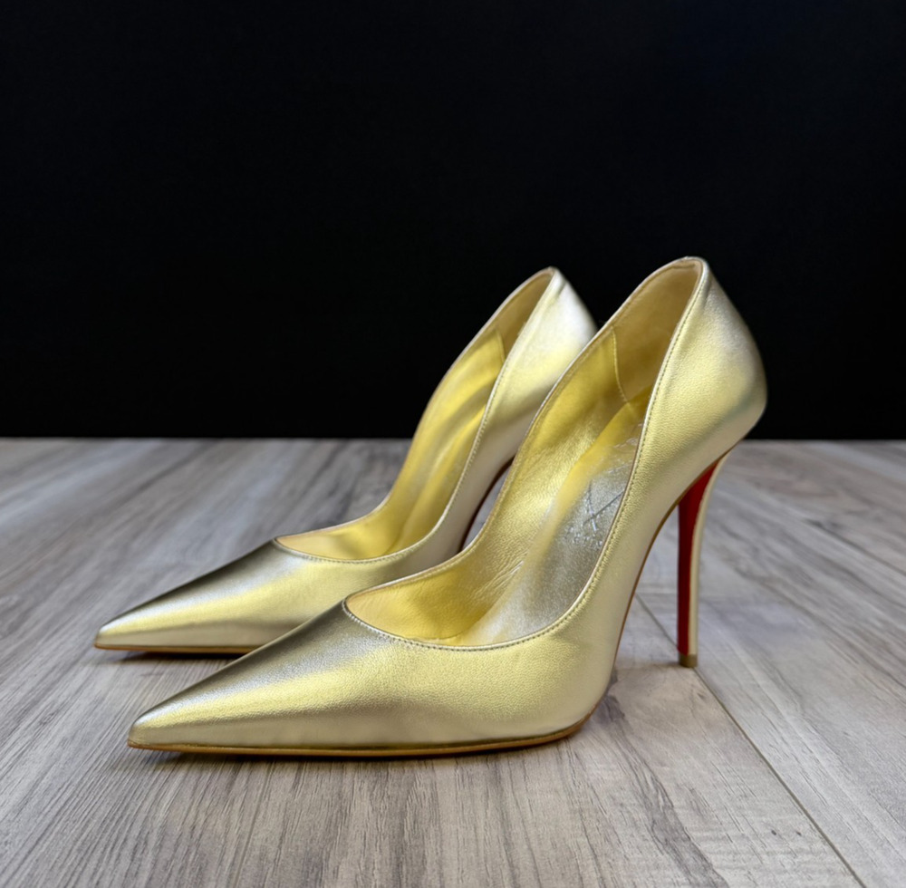 Christian Louboutin Miss Z 100 Gold Metallic Pumps Red Bottoms Womens Size 8 NEW